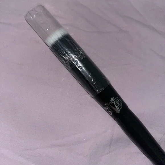 Kat Von D Beauty Flat Stippling Brush - Picture 2 of 3